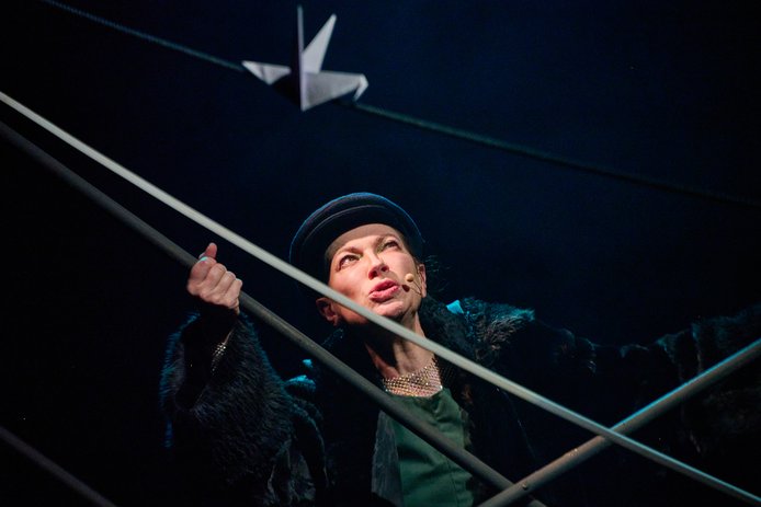 A los pies del árbol