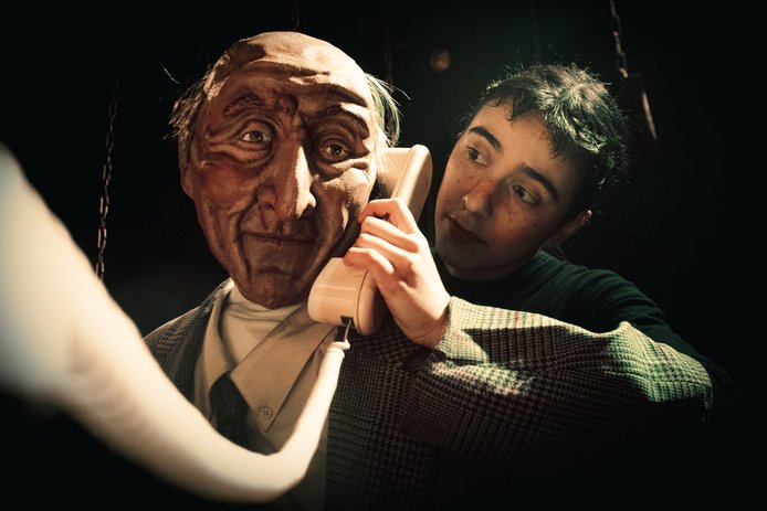 Reloj viejo en la pared